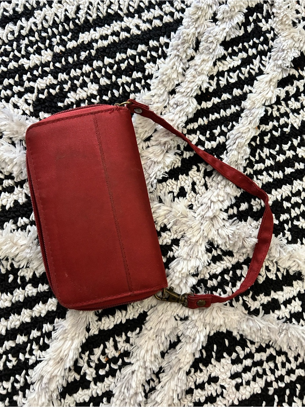 Travelon maroon hobo bag purse with internal rfid protector pocket - Picture 8 of 10